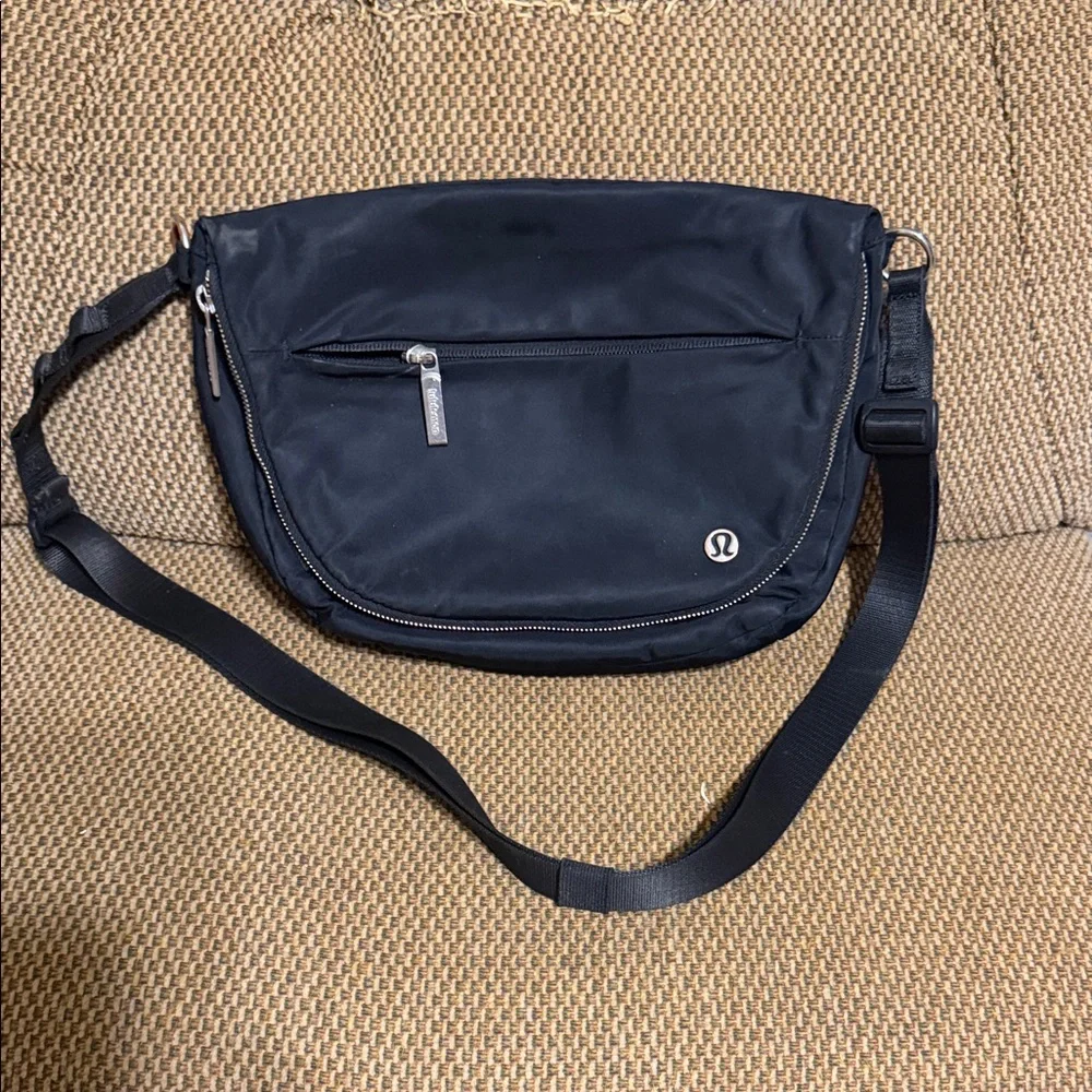 lululemon athletica Black Nylon Messenger Crossbody